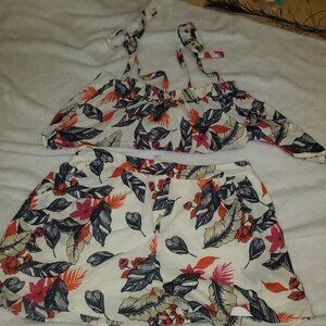 No Boundries Top and Short Set. Size L. Elastic, Tie top